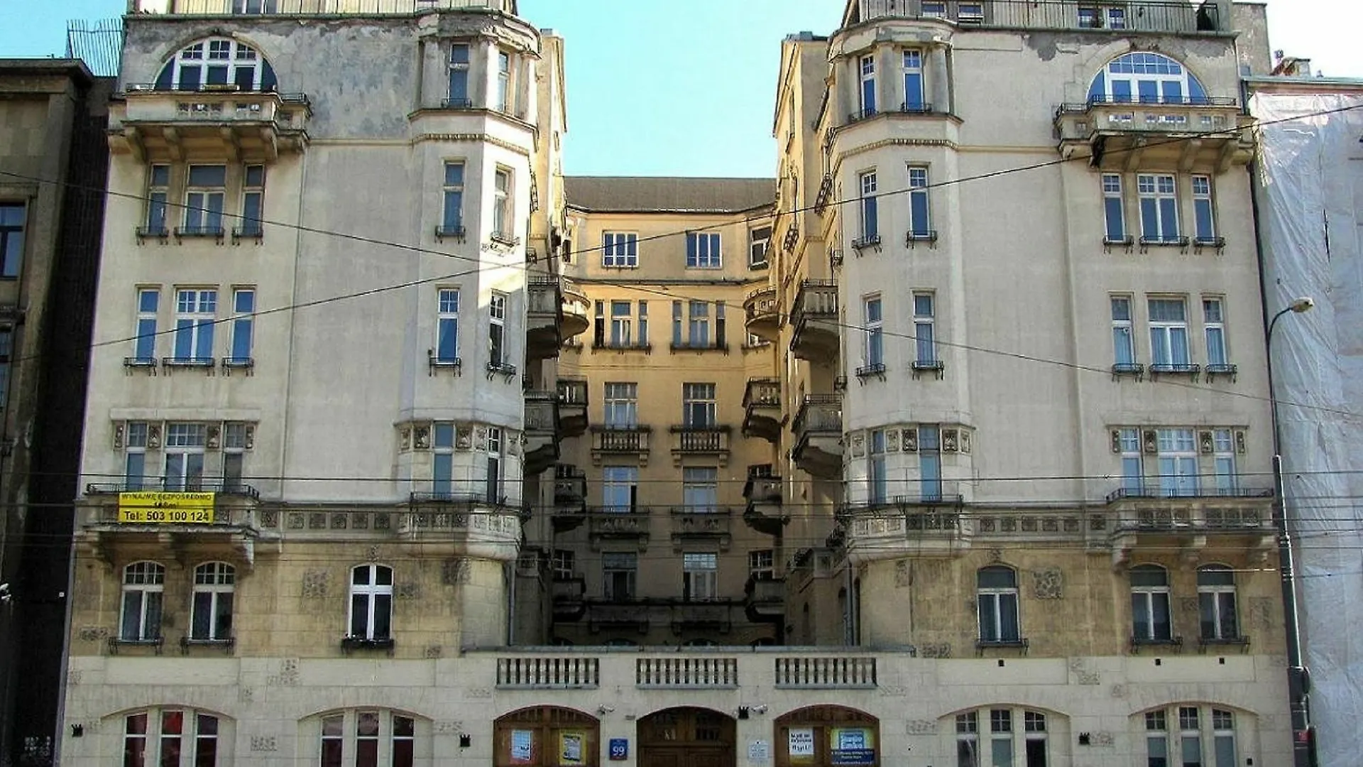 Art Nouveau Centre location